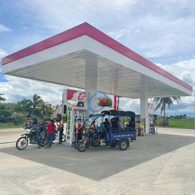 Prefab çelik yapı benzin istasyonu dış mekan su geçirmez özel işaretleme benzin istasyonu kanopisi