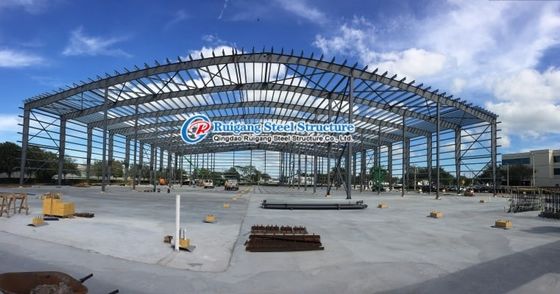 Modern estetik ve işlevsellik için özelleştirilmiş pre-mühendislik çerçeve çelik yapı depo