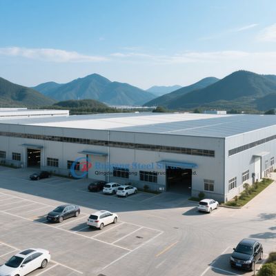 Galvanizli veya boyalı yüzeyli yalıtımlı çelik depo yapısı